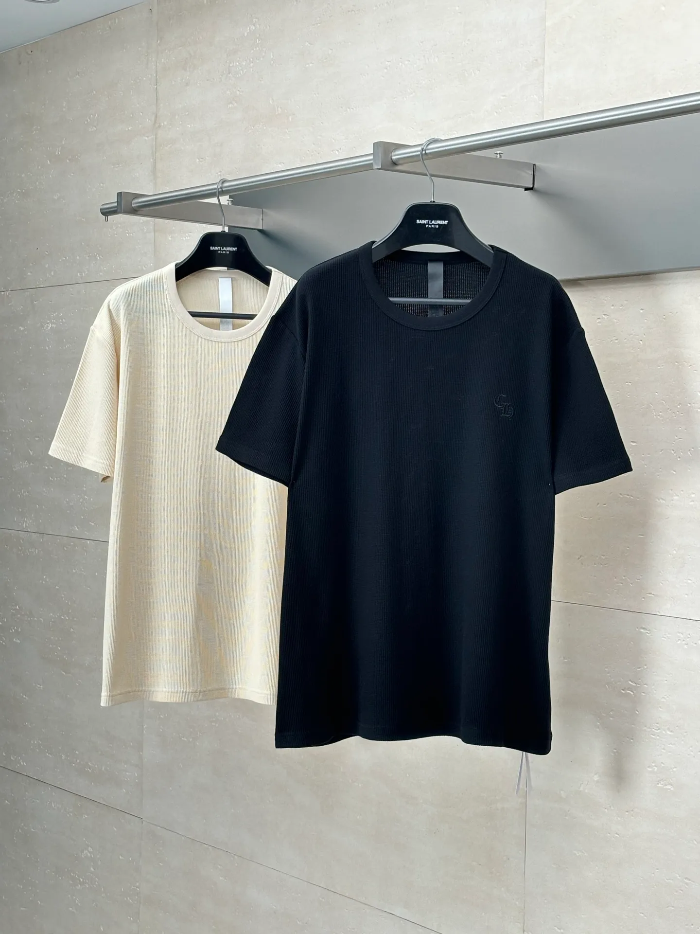 🅿️280 Come Hearts*/Cro Hearts 25Ss new embroidered waffle short sleeves. The fabric is made of 250G pure cotton waffle. The upper body is comfortable. The chest embroidery is made of imported embroidery machines. Precision work. The leather tag is made of imported lambskin. Size: S/M/L